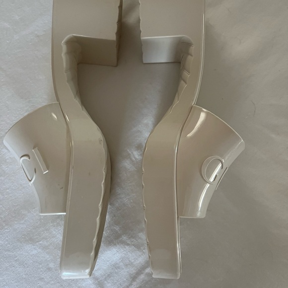 Gucci White Rubber Slide Sandal Still Sold In Stores! - Picture 3 of 3